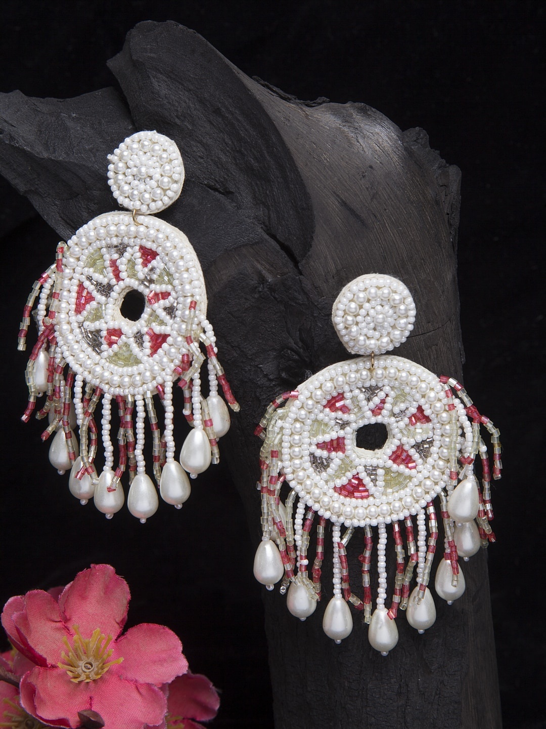 

Moedbuille Off White Contemporary Drop Earrings