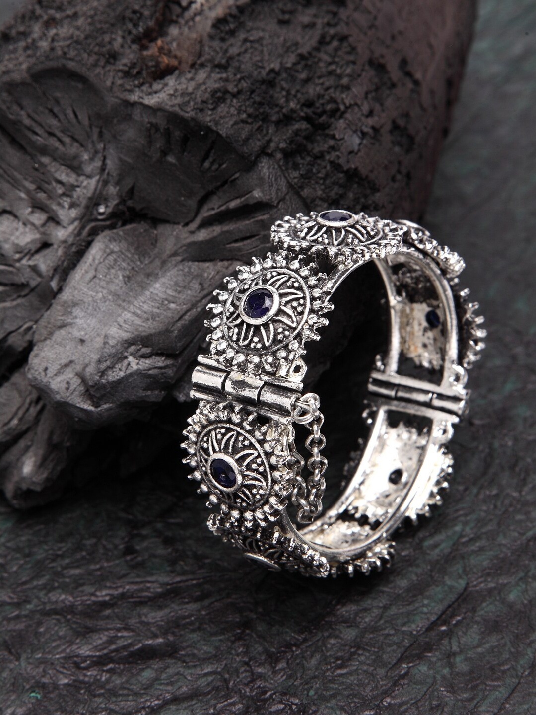 

Moedbuille Women Silver-Plated Brass Oxidised Bangle-Style Bracelet