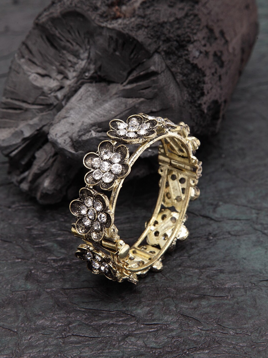 

Moedbuille Women Gold-Plated & Black Brass Oxidised Bangle-Style Bracelet