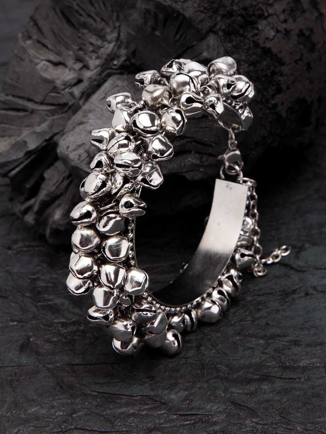 

Moedbuille Women Silver-Toned Brass Oxidised Silver-Plated Wraparound Bracelet
