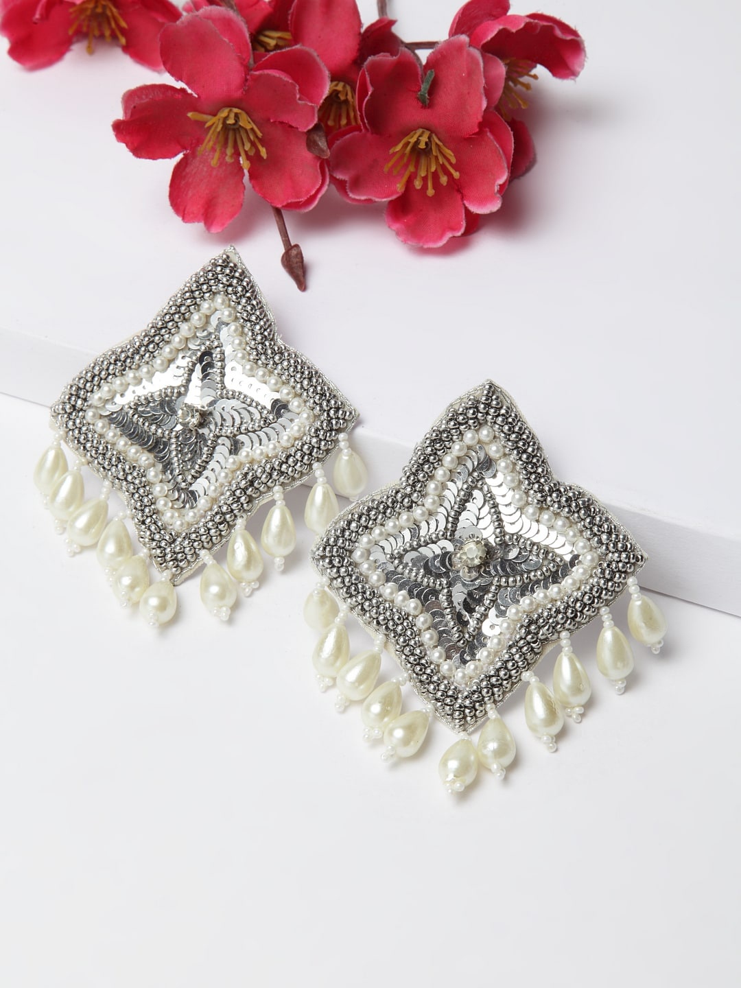 

Moedbuille Silver-Toned & Off White Beads & Sequins Contemporary Design Studs