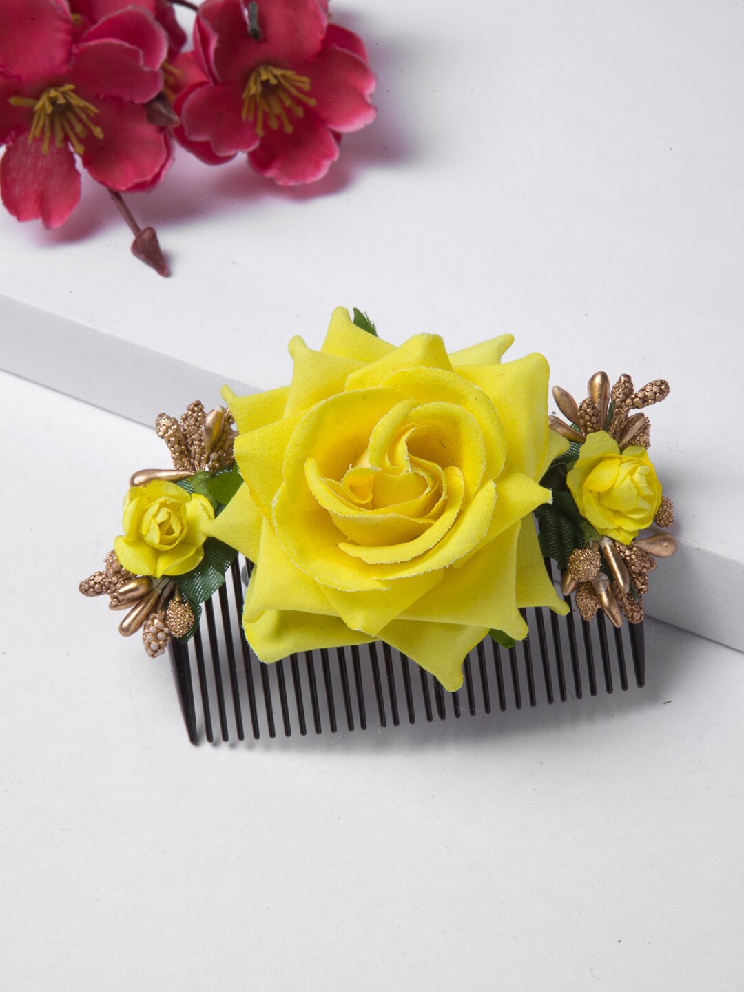 

Moedbuille Women Yellow & Gold-Toned Embellished Bumpit Hair Pin