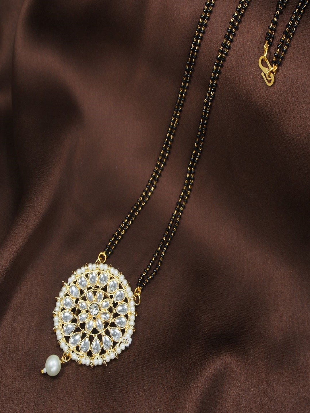 

I Jewels White & Gold-Toned Pearl & Kundan Studded Mangalsutra