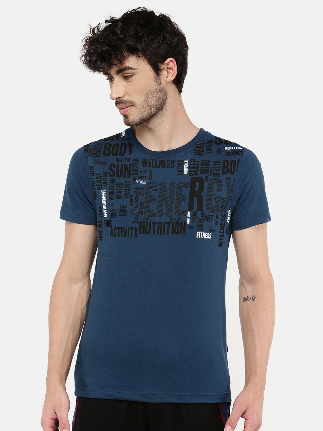

DIXCY SCOTT Men Blue & Black Typography Printed Cotton T-shirt