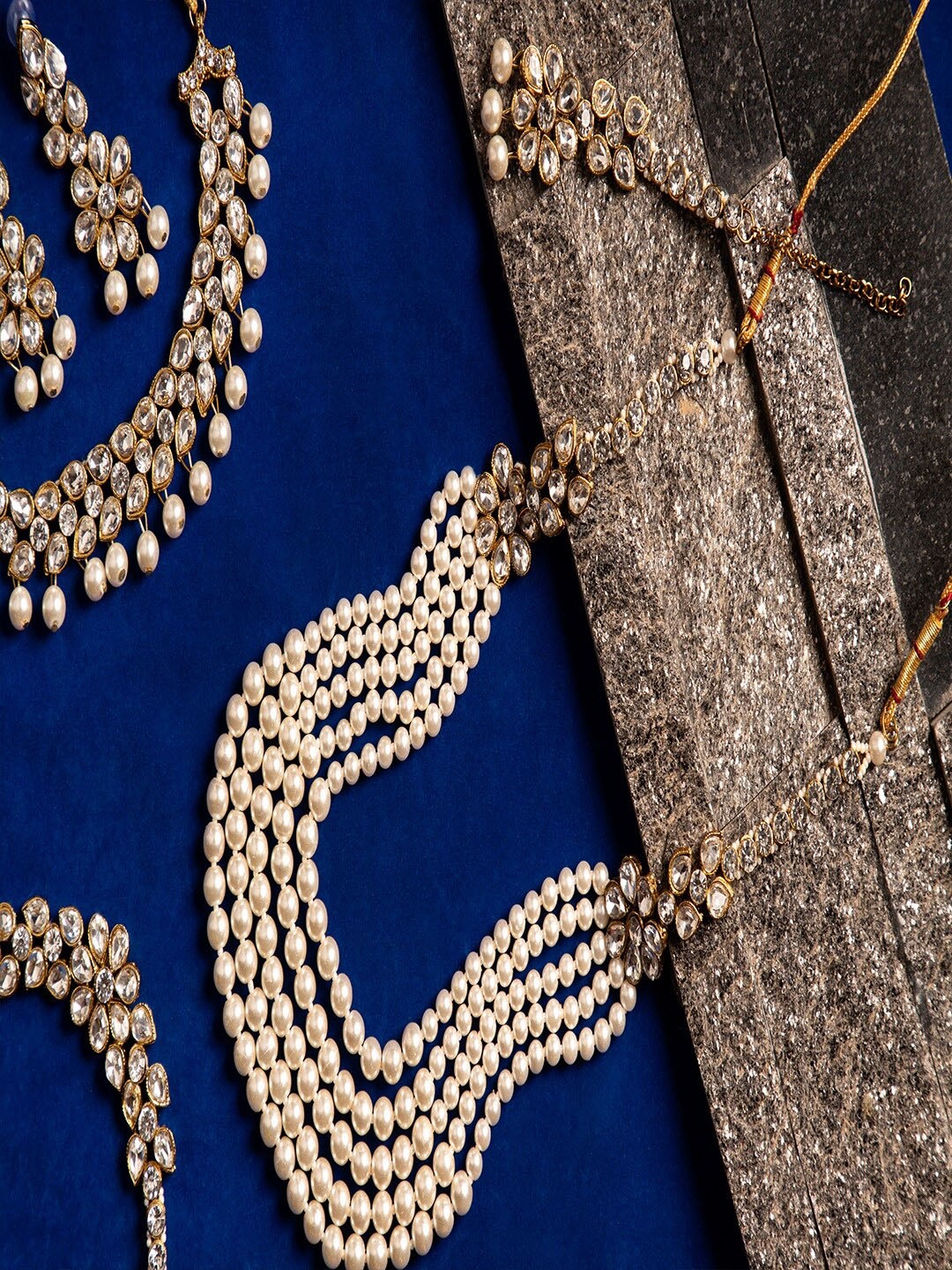 

ANIKAS CREATION 5-Pcs White & Gold-Toned Kundan & Pearl Jewellery Set