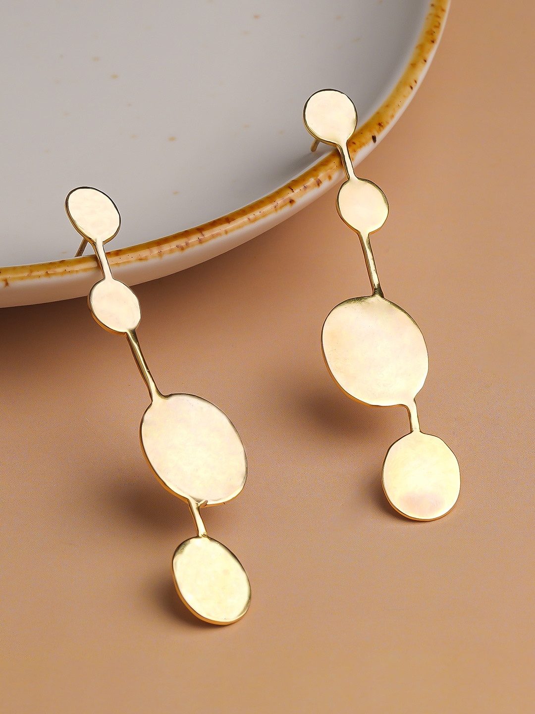 

Queen Be Gold-Plated Gold-Toned Contemporary Drop Earrings