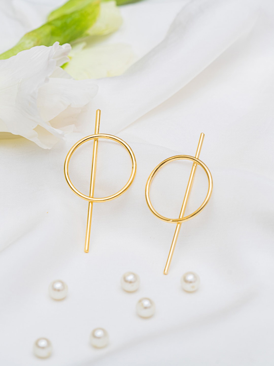 

Queen Be Gold-Toned Contemporary Studs Earrings