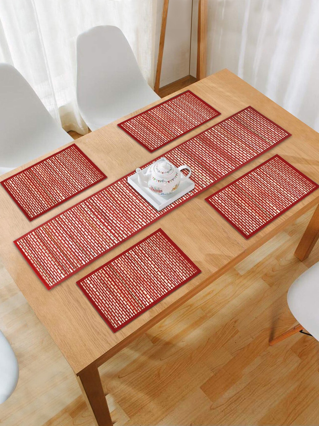 

HomeStorie Red Set Of 4 Handmade River Grass Table Placemats with Runner
