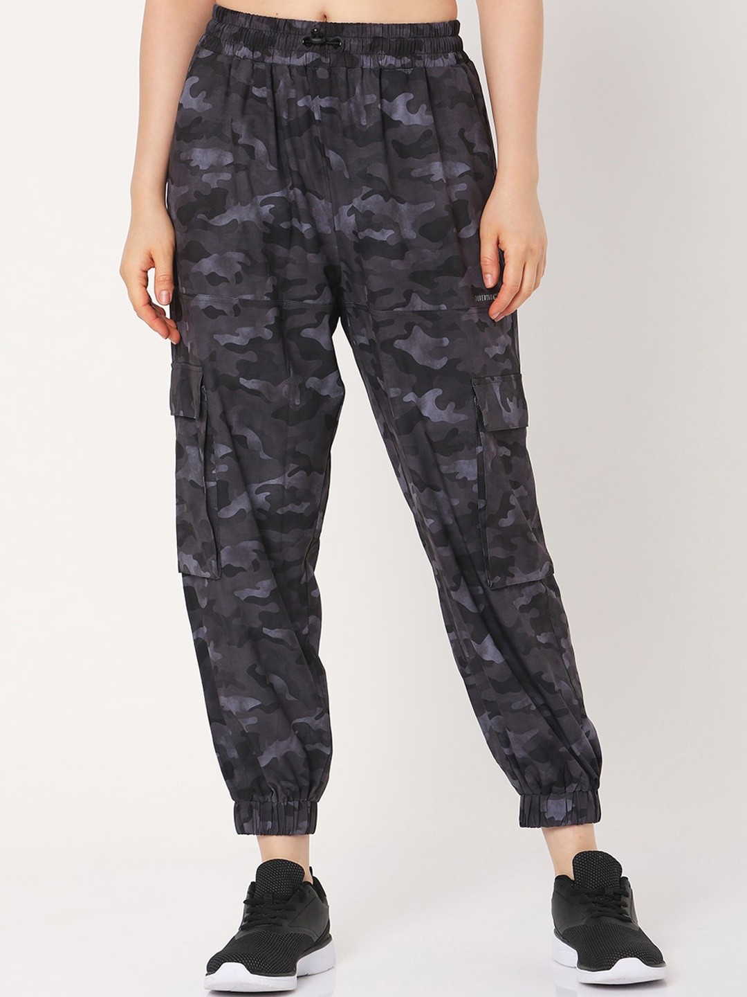

Silvertraq Women Grey & Black Camouflage Relaxed-Fit Cargo Joggers