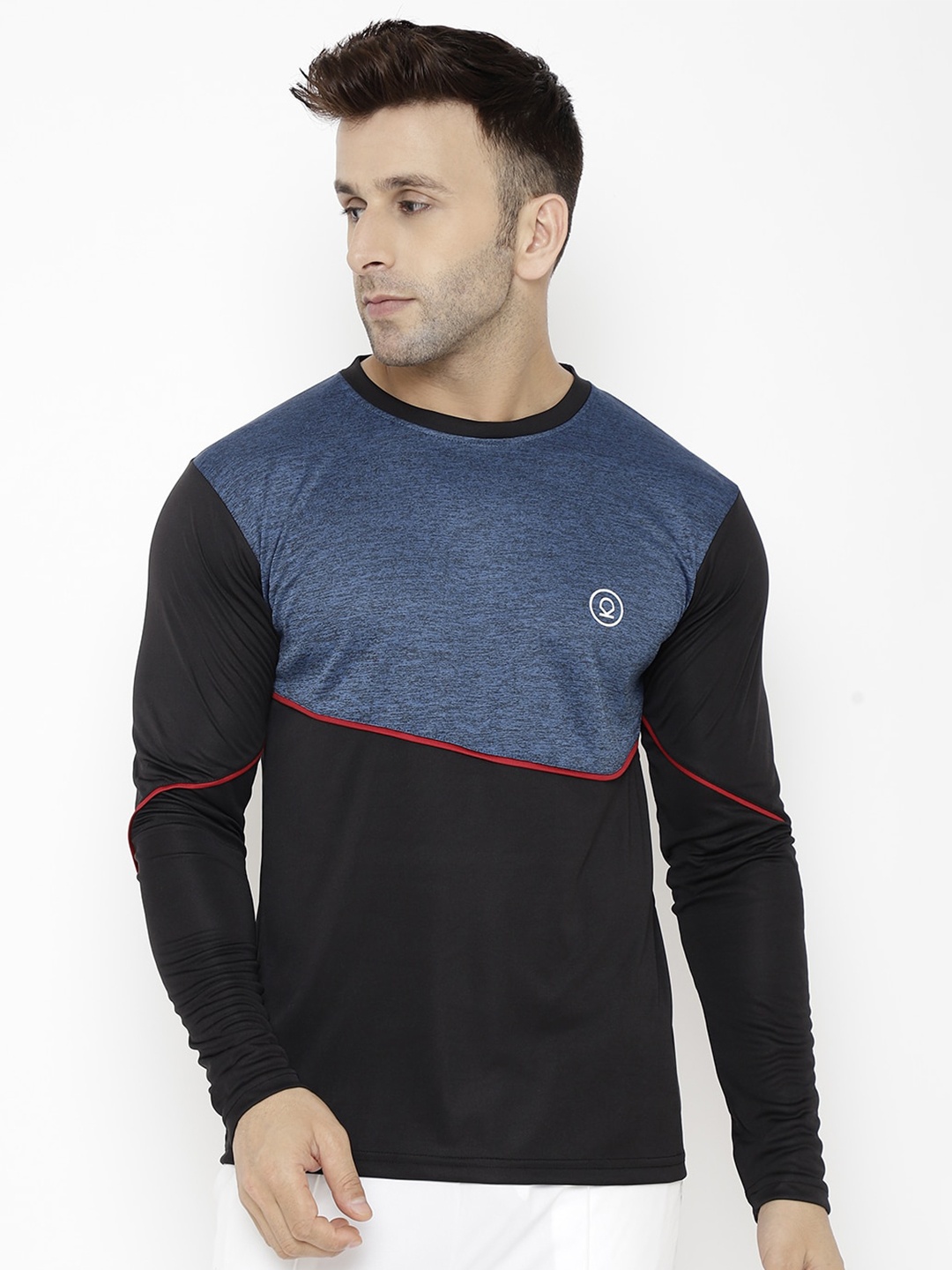 

CHKOKKO Men Blue & Black Colourblocked Outdoor T-shirt