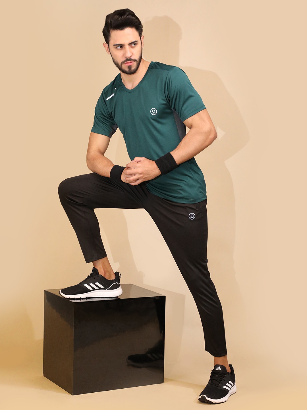 

CHKOKKO Men Green & Grey Outdoor T-shirt