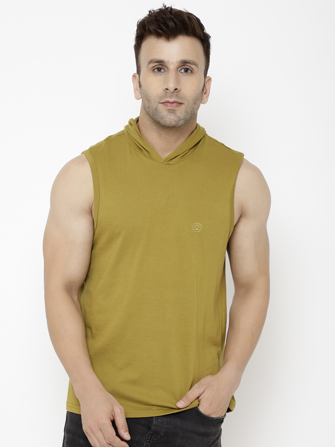 

Chkokko Men Olive Green Solid Round Neck T-shirt