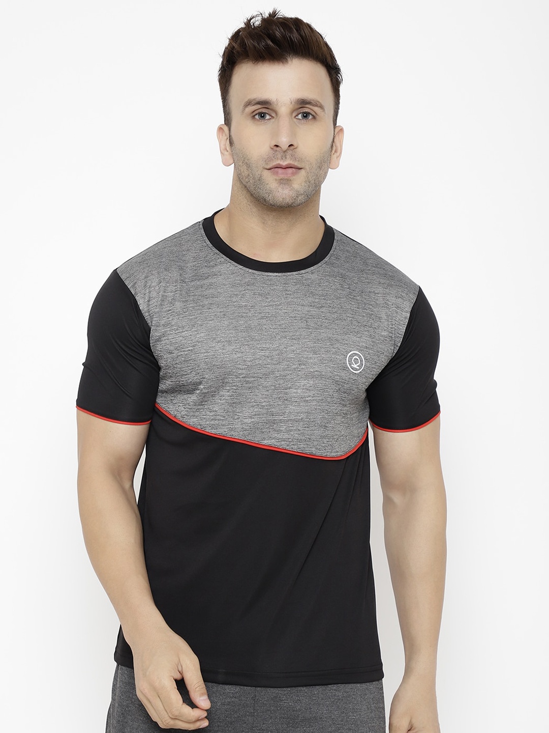 

CHKOKKO Men Grey & Black Colourblocked T-shirt