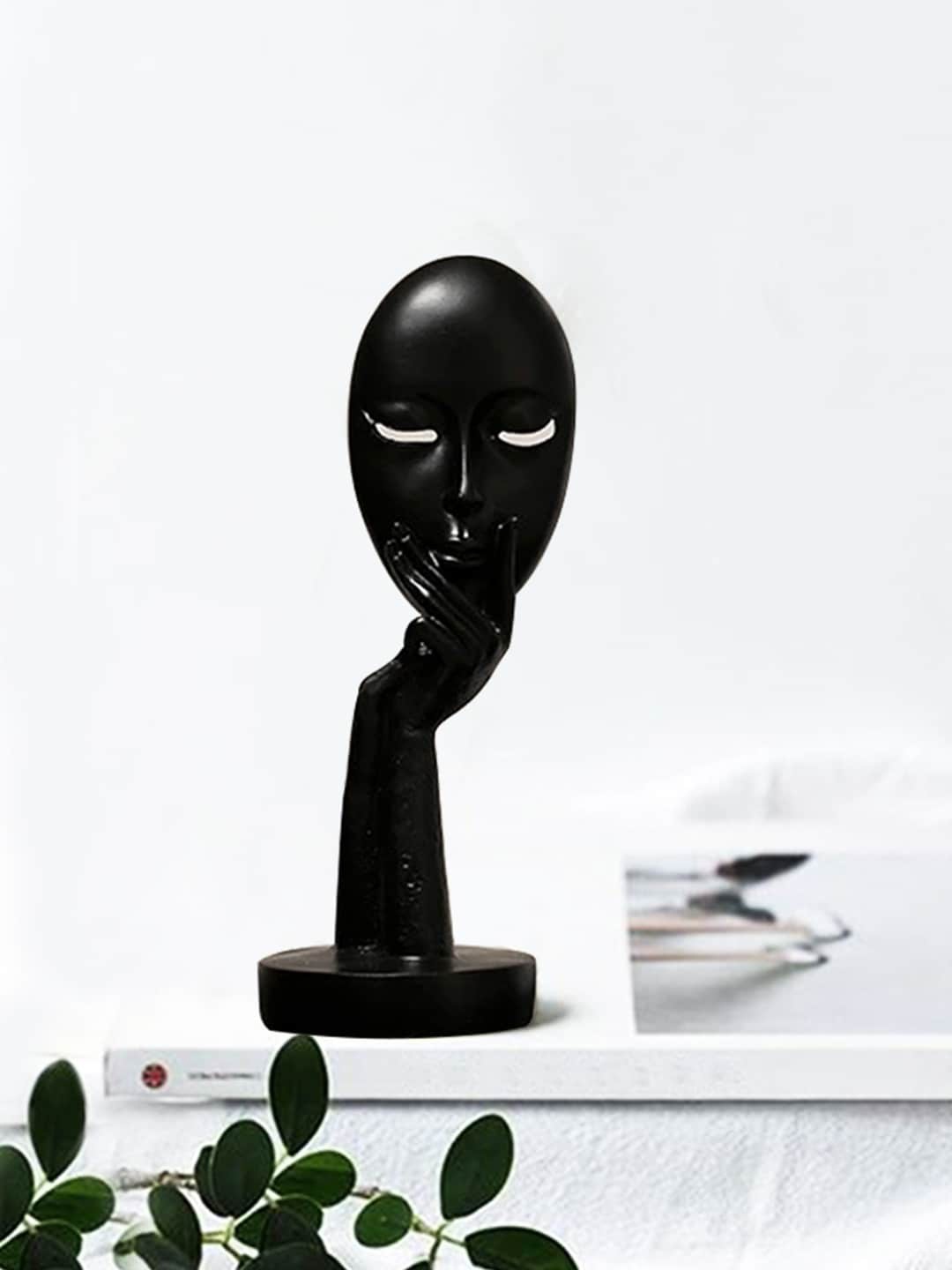 

THE ARTMENT Black Resin Myra Table Showpieces