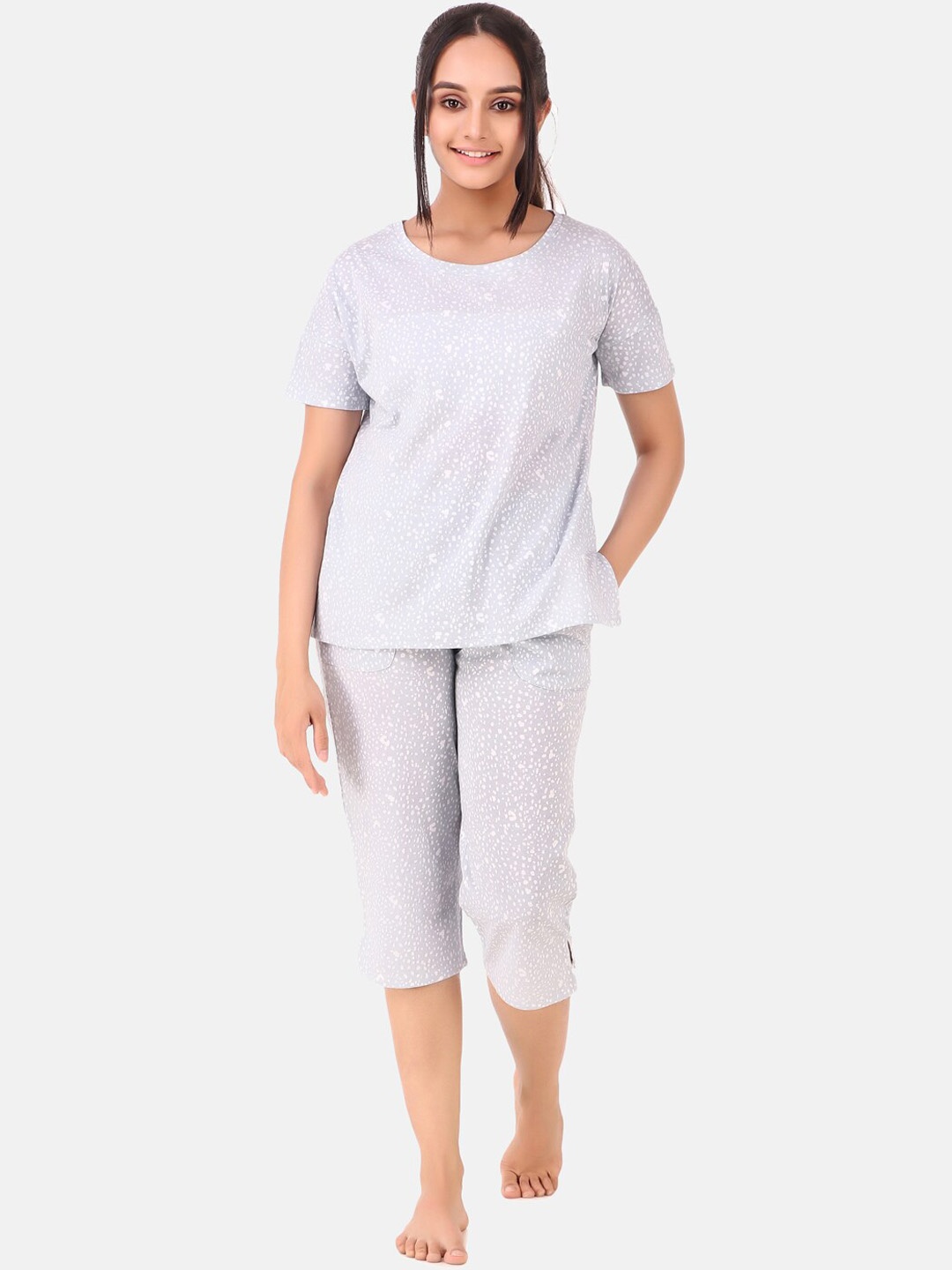 

Masha Women Grey Solid Nightsuit
