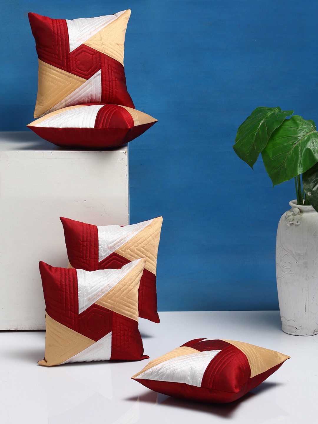 

DREAM WEAVERZ Beige & Maroon Set of 5 Colourblocked Square Cushion Covers
