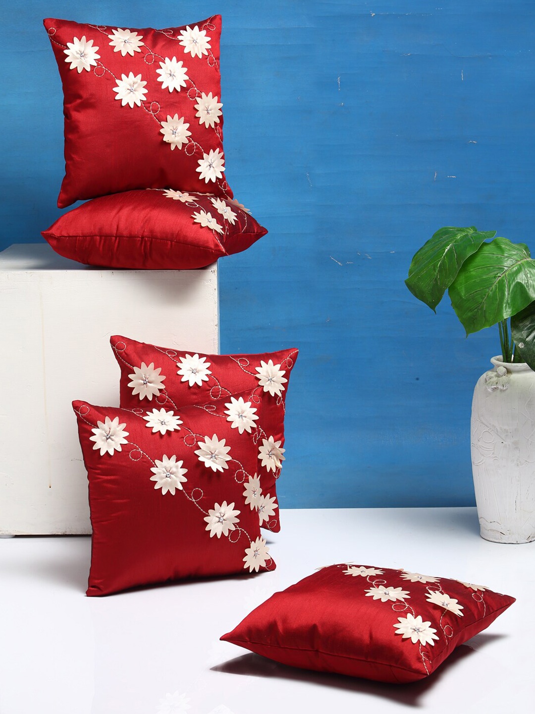

DREAM WEAVERZ Red & White Set of 5 Floral Square Cushion Covers