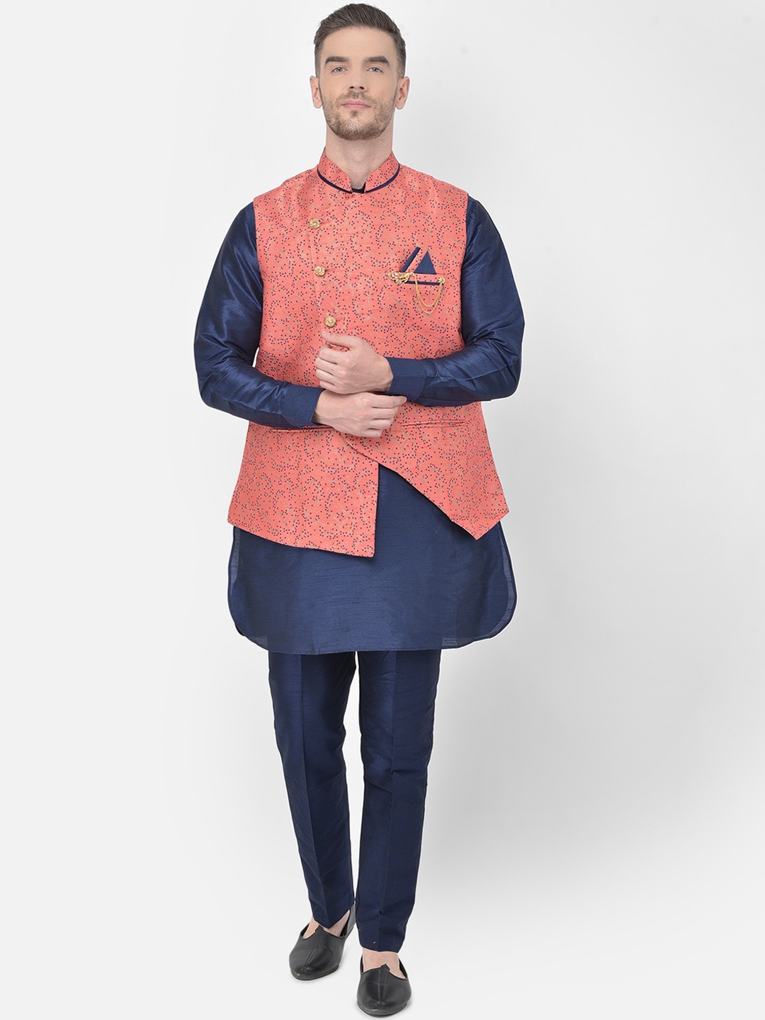 

SG RAJASAHAB Men Peach-Coloured Regular Raw Silk Kurta with Trousers