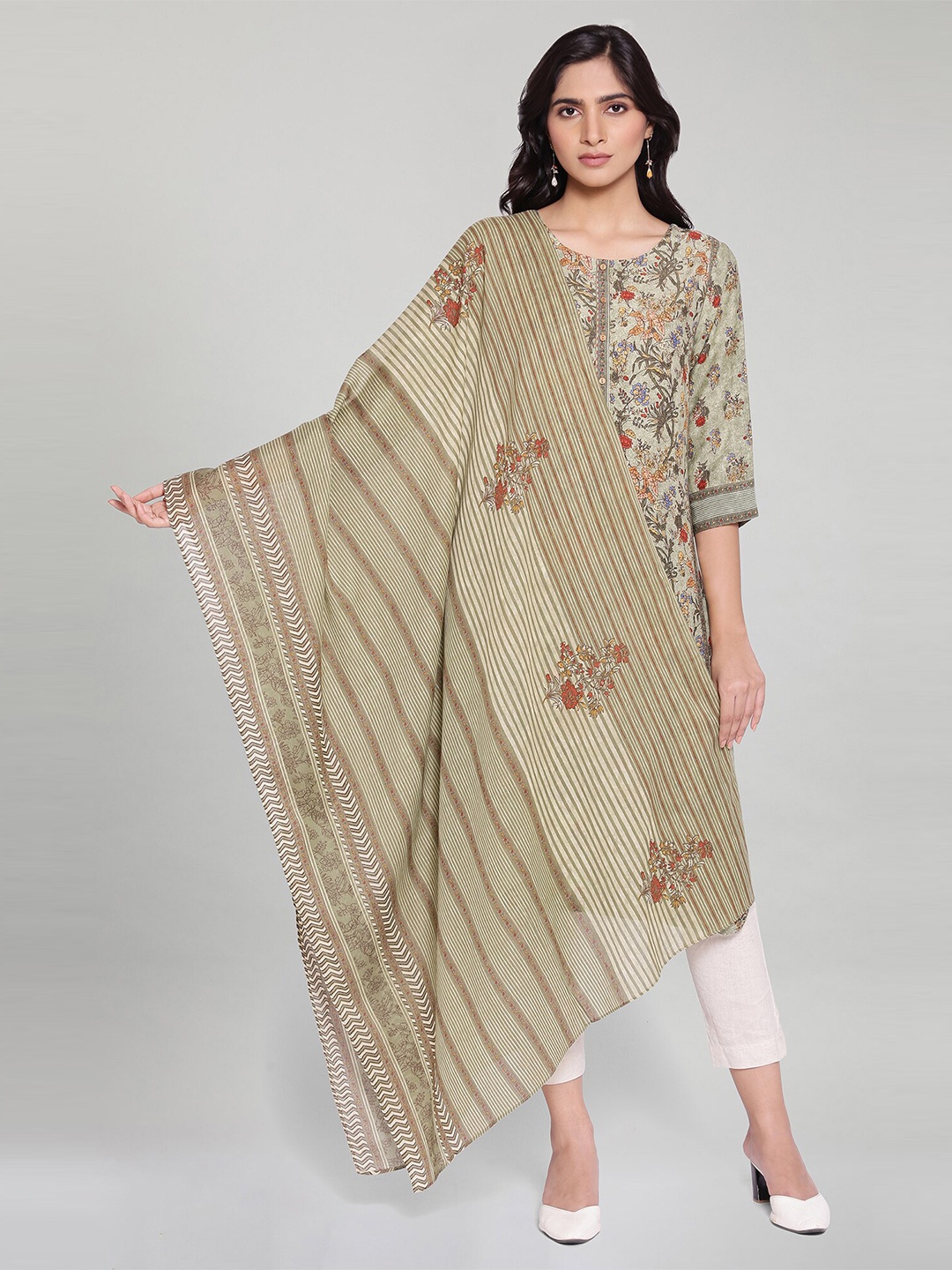 

W Green & Red Printed Pure Cotton Dupatta