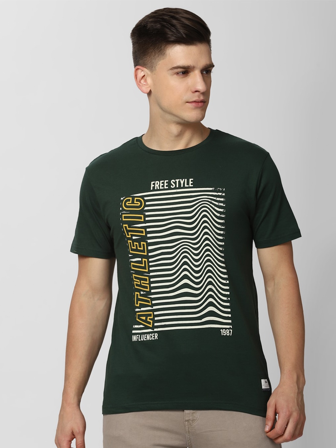 

Peter England Men Green Graphic Printed Slim Fit T-shirt