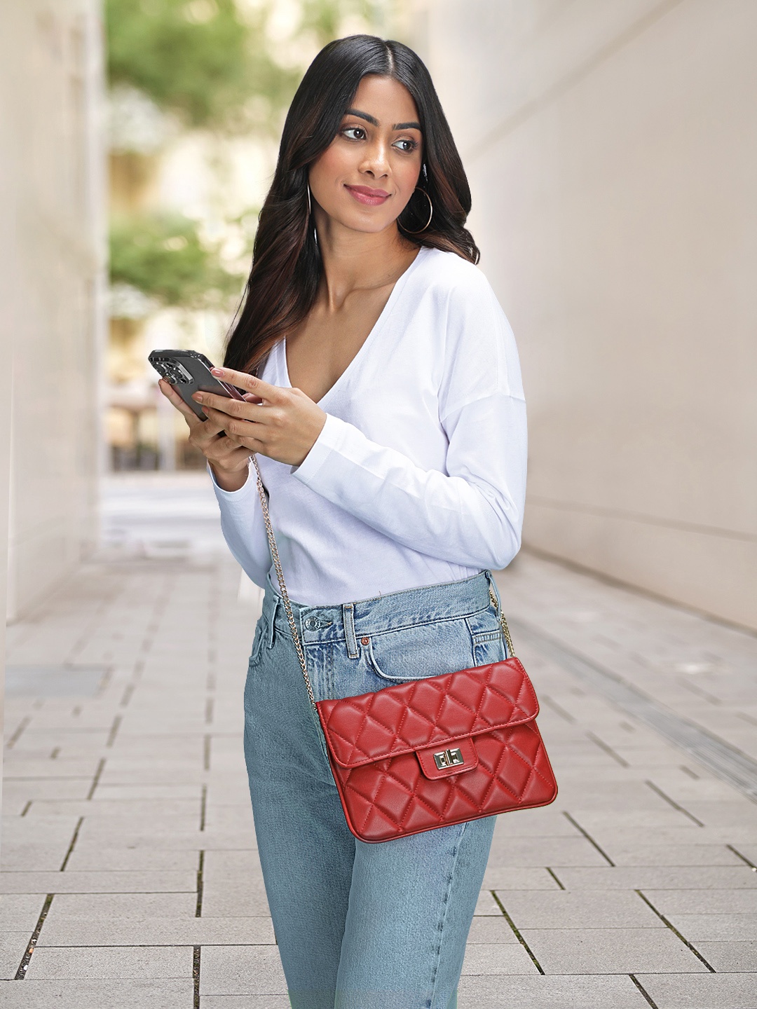 

Accessorize London Women Quilted Sling Bag, Red