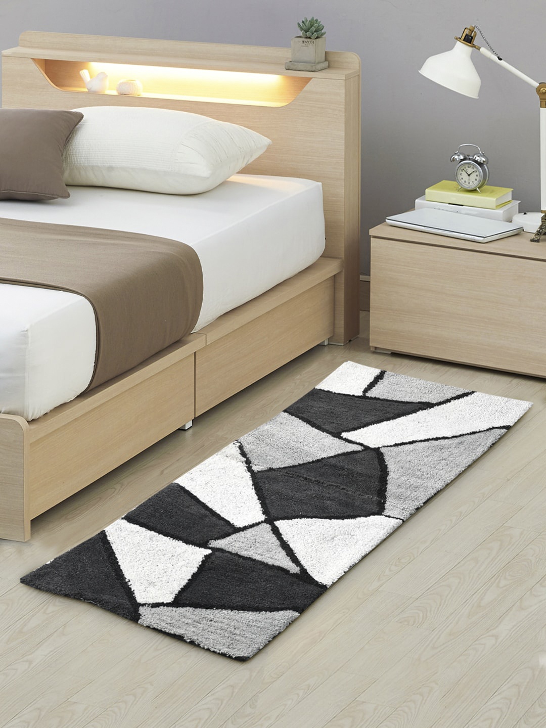

AAZEEM Black & White Printed Pure Cotton Floor Runner Rug