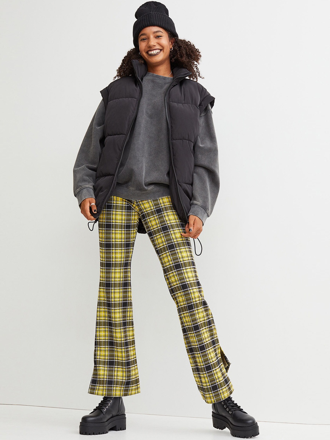 

H&M Women Black Padded Gilet