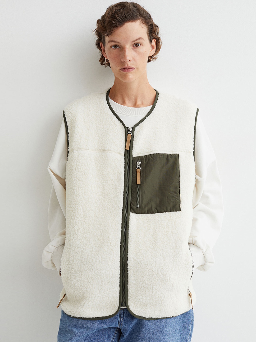 

H&M Women White & Green Colourblocked Sleeveless Faux Shearling Gilet Jacket