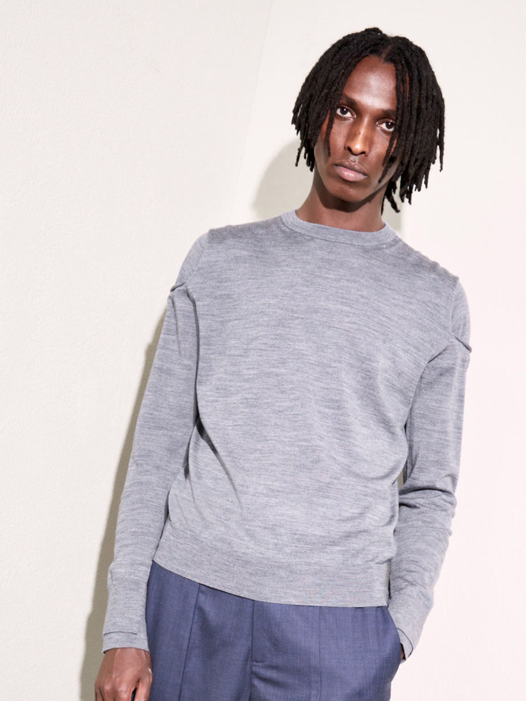 

H&M Men Grey Solid Fine-Knit Wool Cut-Out Jumper