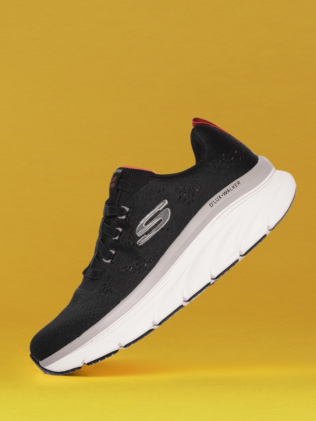 

Skechers Men D'LUX WALKER-COMMUTER Running Shoes, Black
