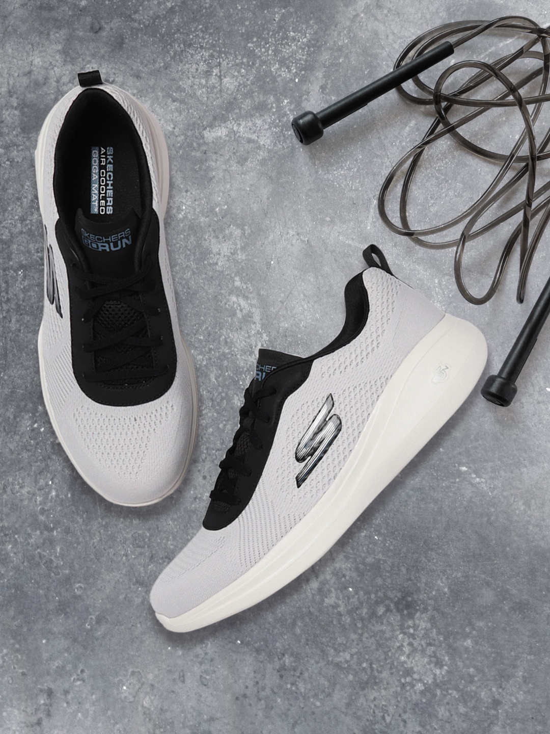 

Skechers Men White GO RUN FAST-QUAKE Running Shoes