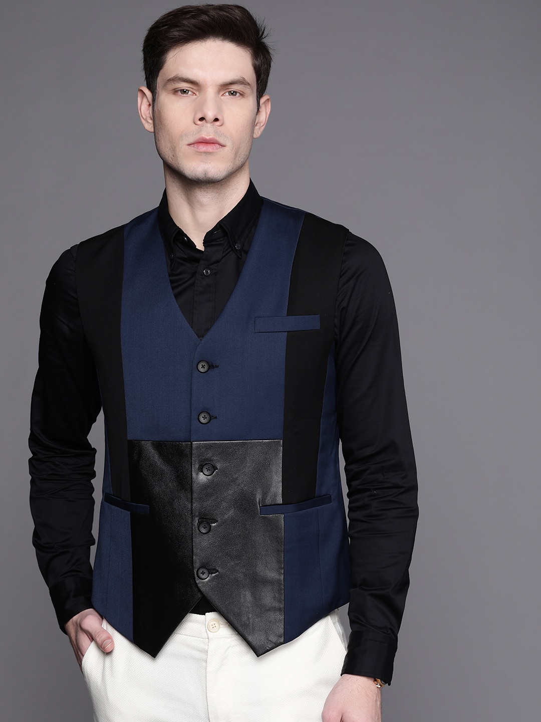 

Manu Men Blue Colourblocked Waistcoat, Navy blue