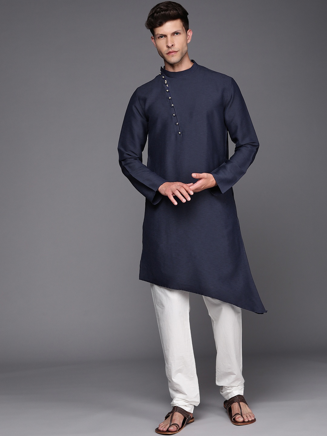 

Manu Men Navy Blue Solid Kurta