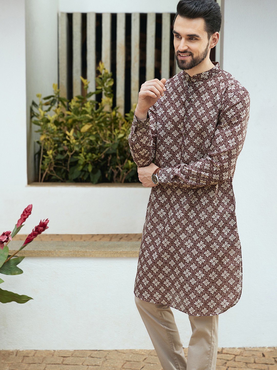 

Manu Men Brown & Cream-Coloured Ethnic Motifs Printed Kurta