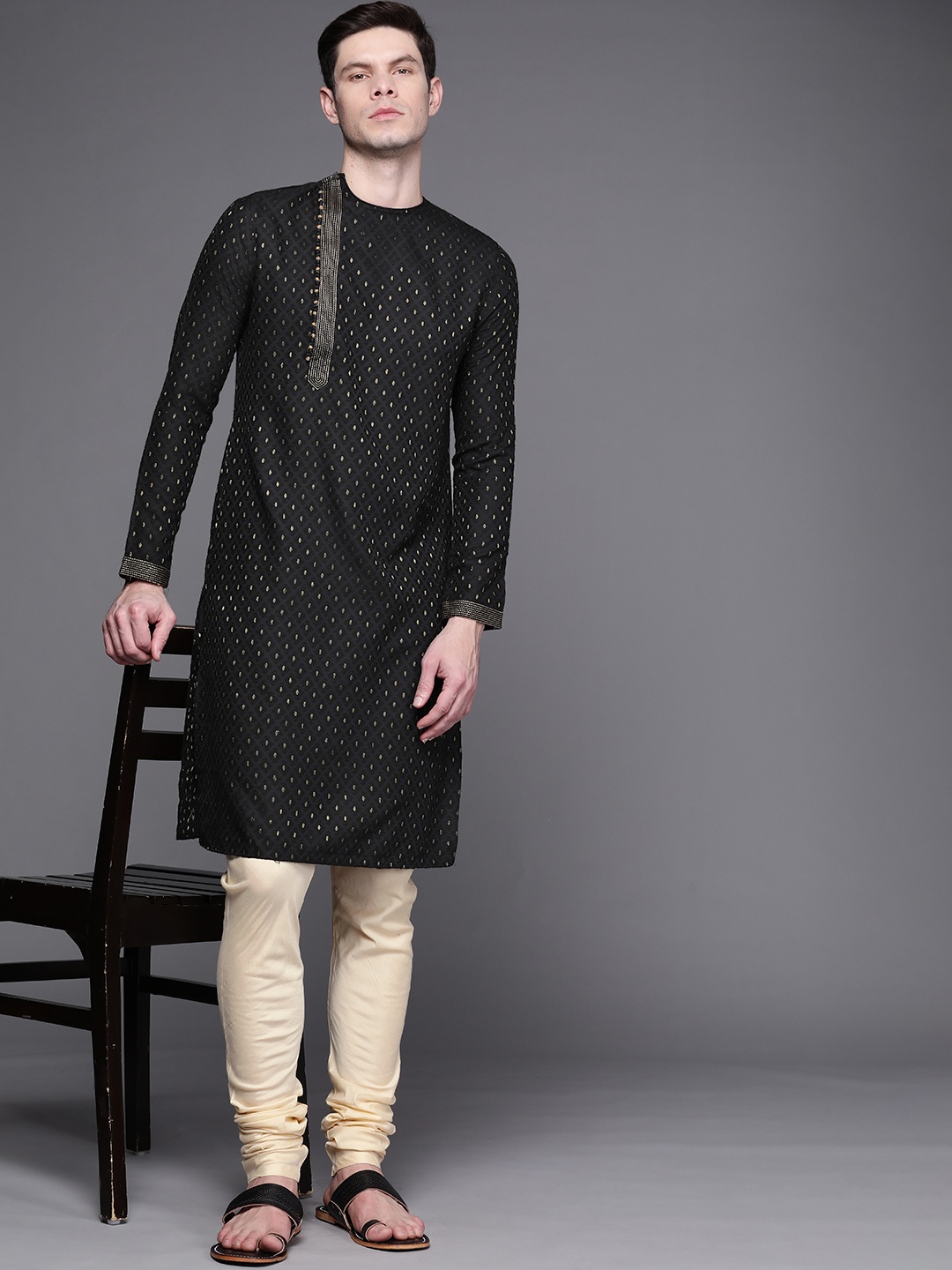 

Manu Men Black & Cream-Coloured Woven Design Regular Kurta with Churidar
