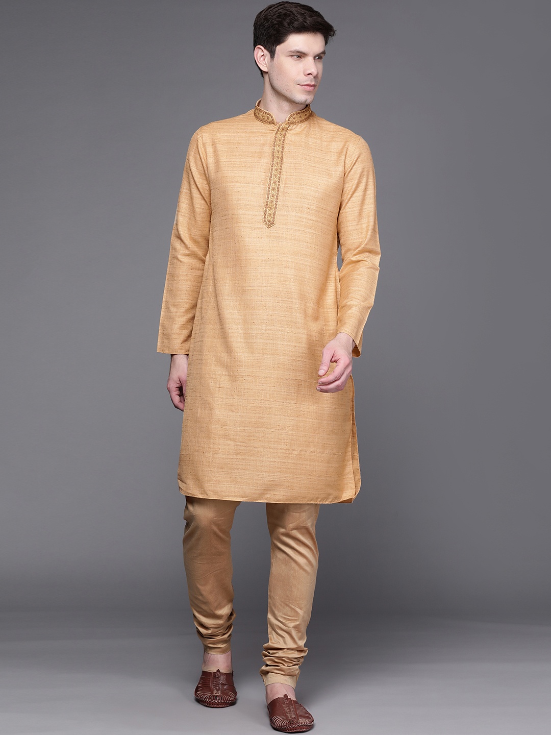 

Manu Men Beige Ethnic Motifs Yoke Design Slub Effect Regular Kurta with Churidar