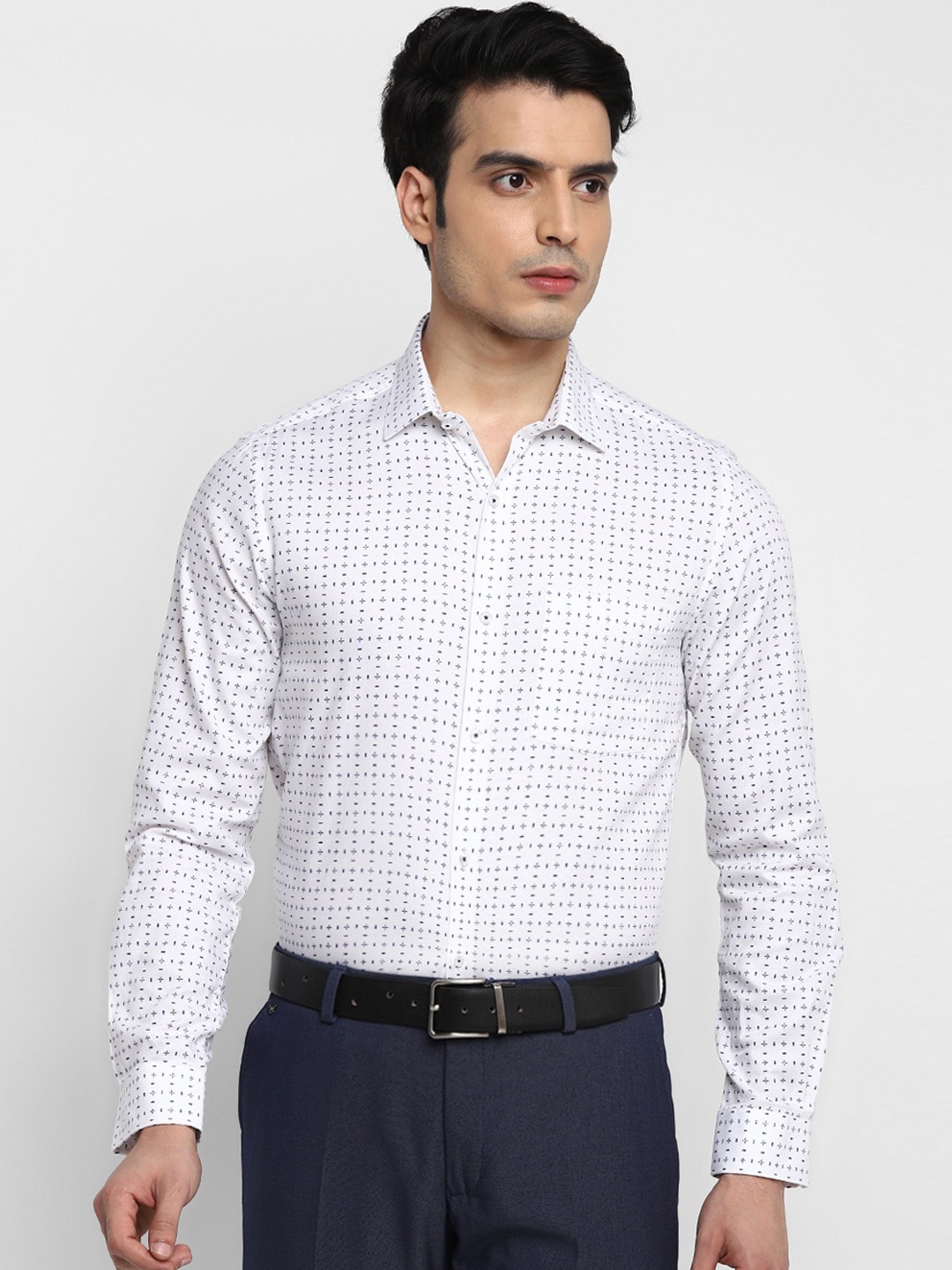 

Turtle Men White Slim Fit Opaque Printed Formal Shirt