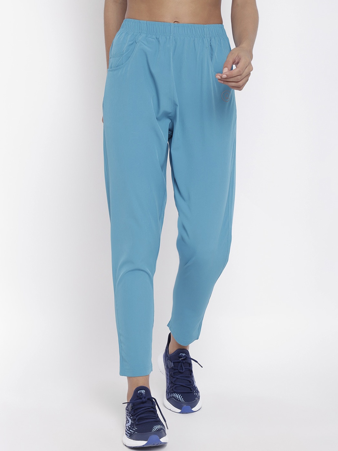 

CHKOKKO Women Blue Solid Mid Rise Trackpant