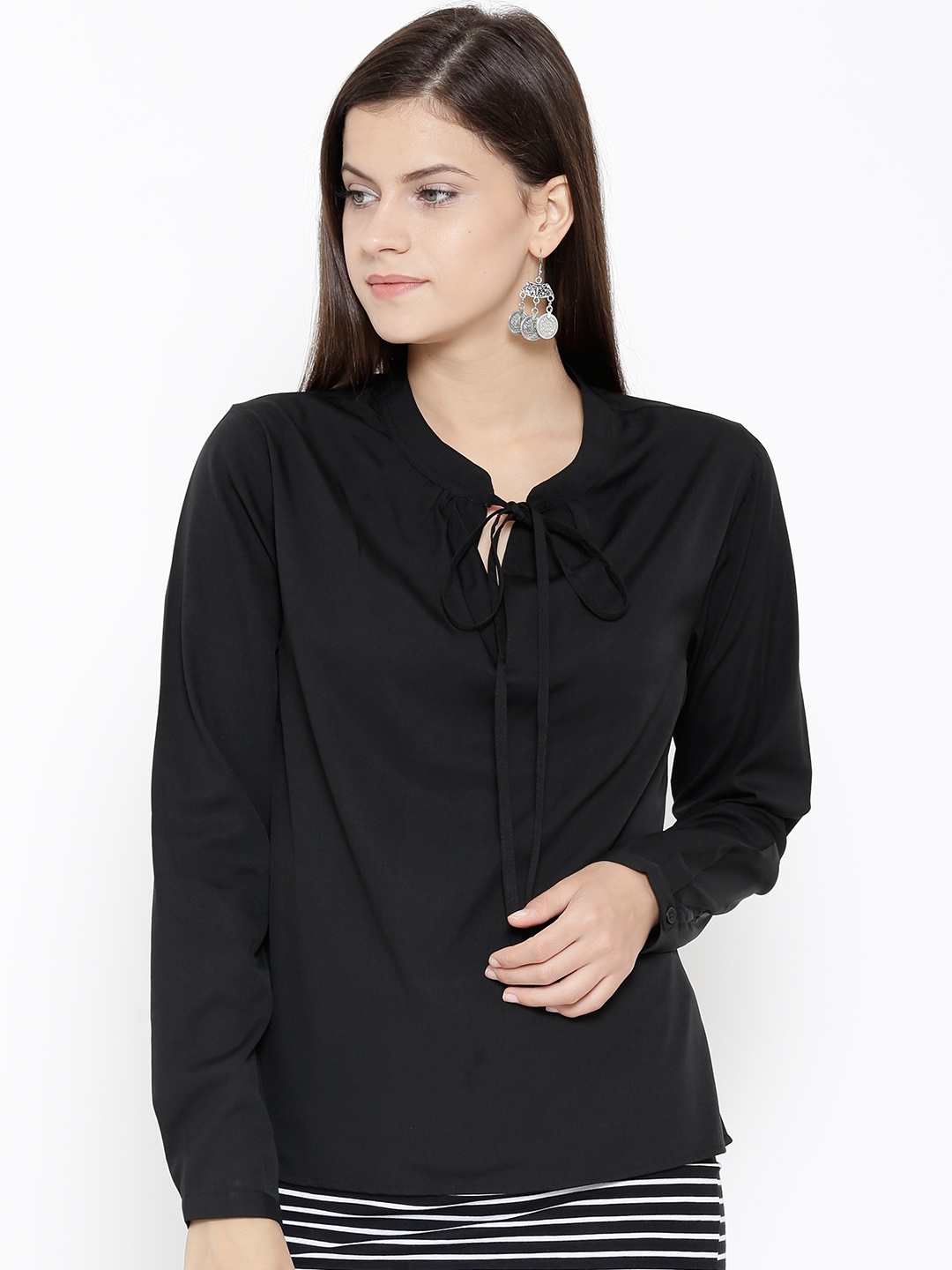 

Sera Women Black Solid Top