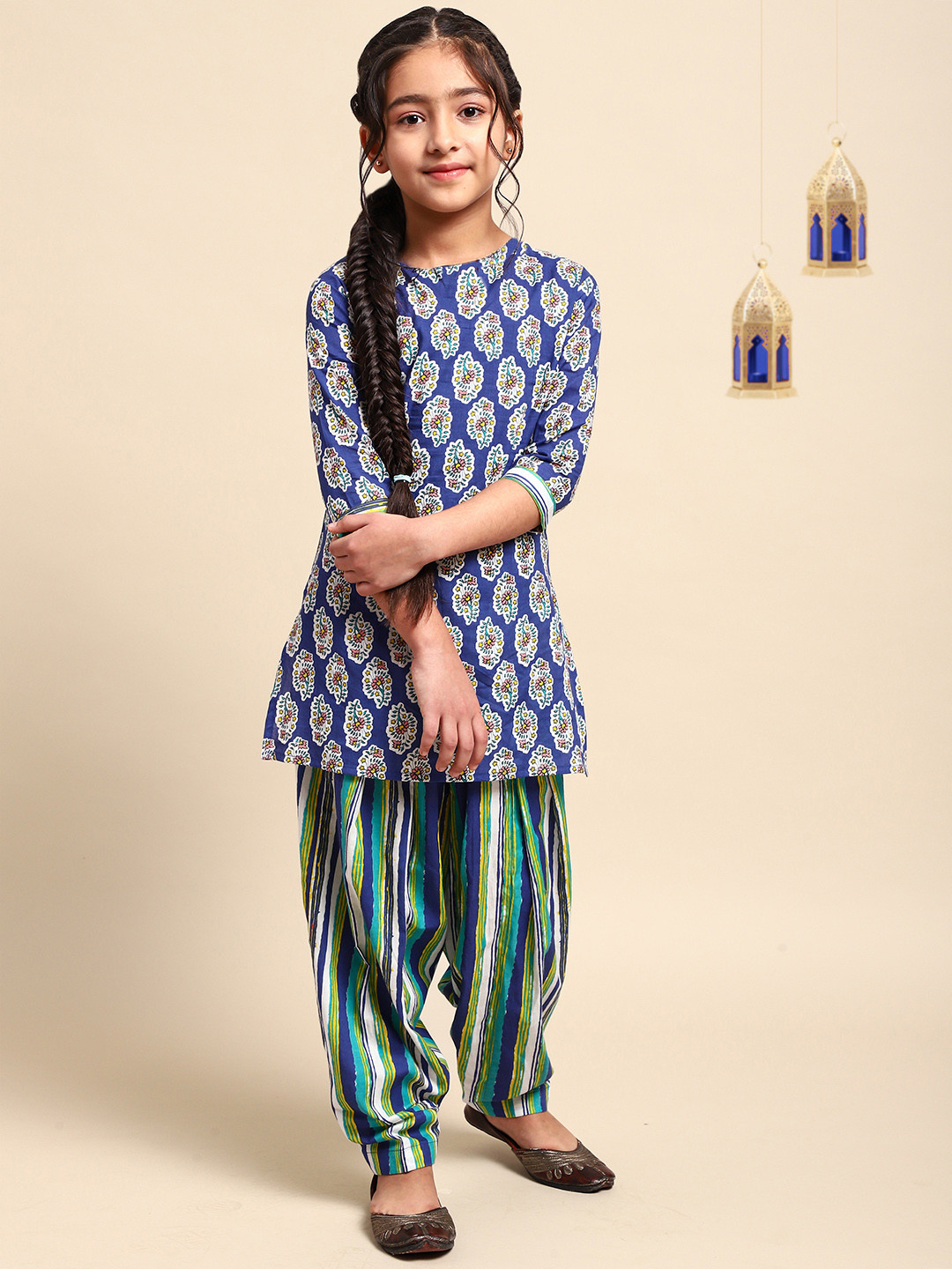 

House of Pataudi Girls Blue Ethnic Motifs Printed Regular Pure Cotton Kurta with Patiala