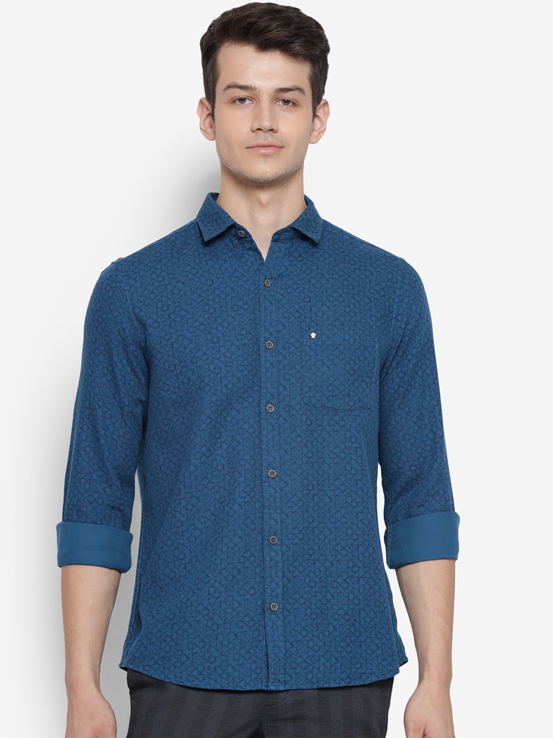 

Turtle Men Blue Slim Fit Opaque Printed Casual Shirt