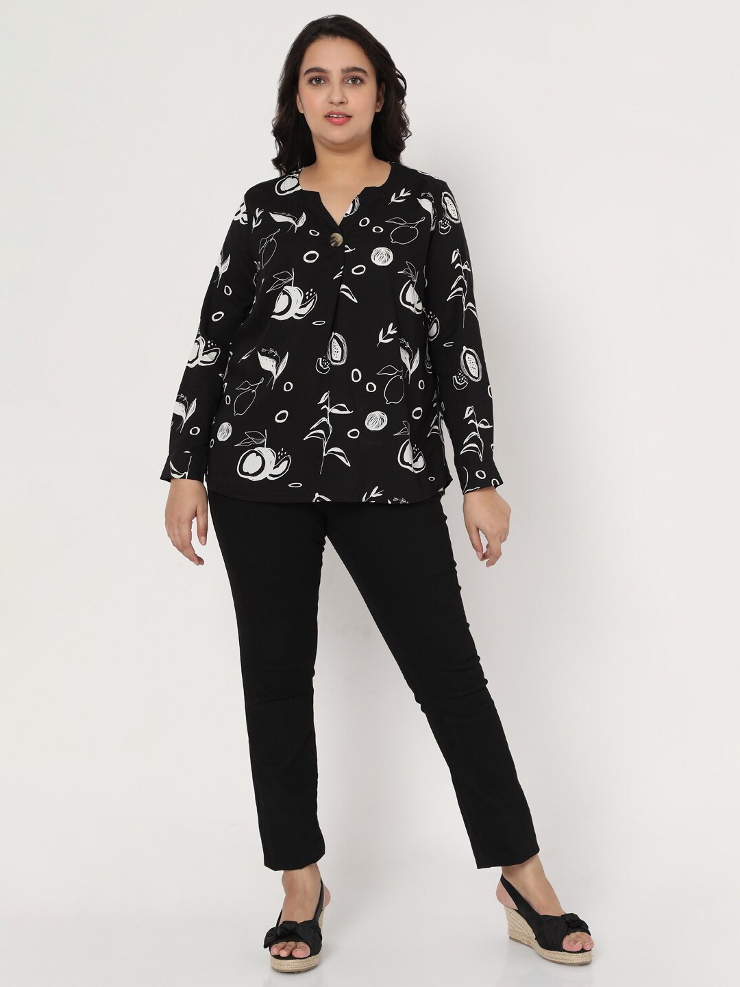 

VERO MODA CURVE Black Mandarin Collar Shirt Style Top
