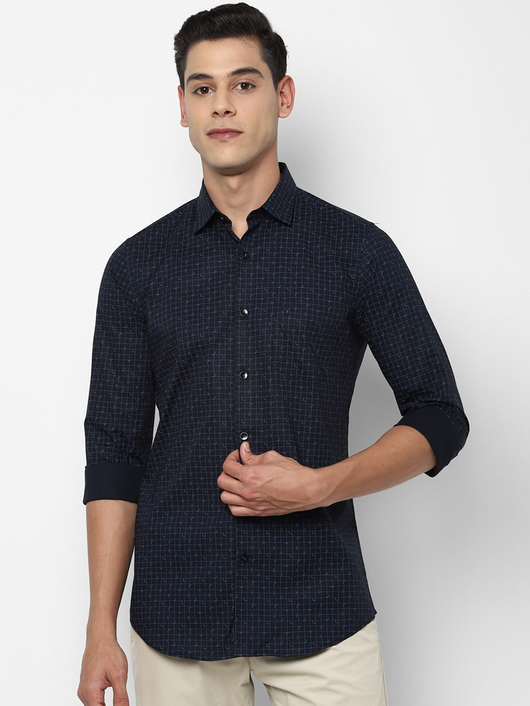 

Allen Solly Men Navy Blue & Off White Slim Fit Printed Cotton Casual Shirt