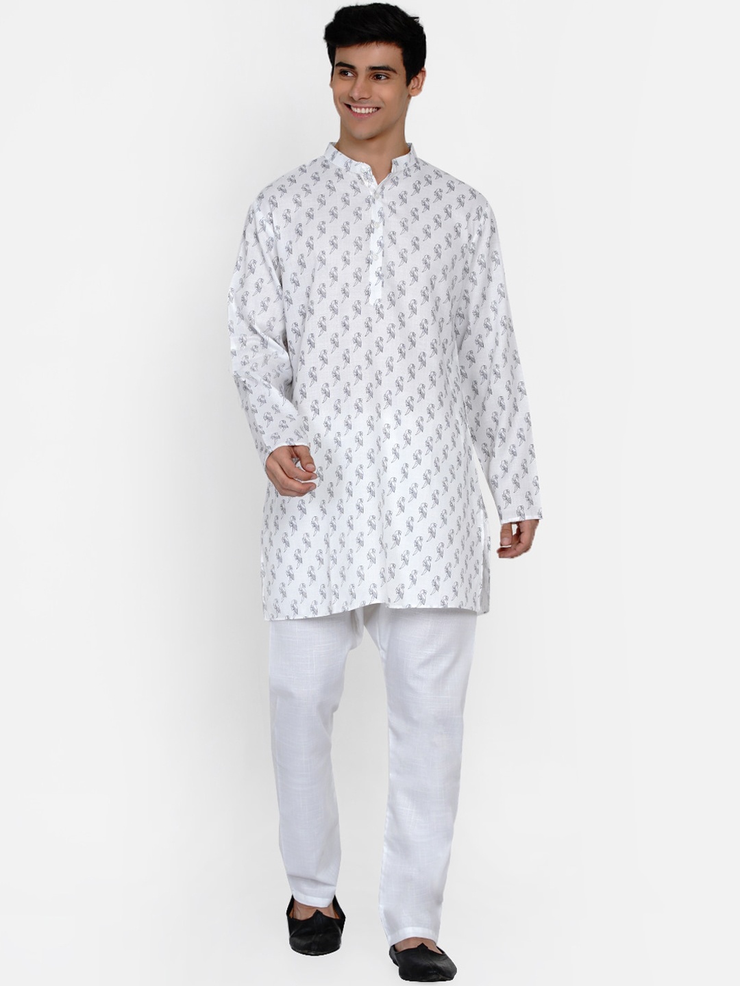 

Baawara By Bhama Men White Ethnic Motifs Printed Regular Kurta with Pyjamas