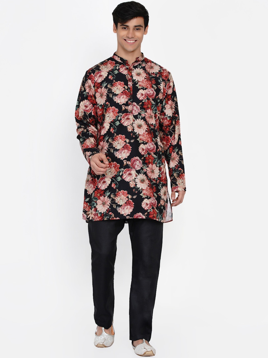 

Baawara By Bhama Men Black Paisley Printed Angrakha Kurta with Pyjamas