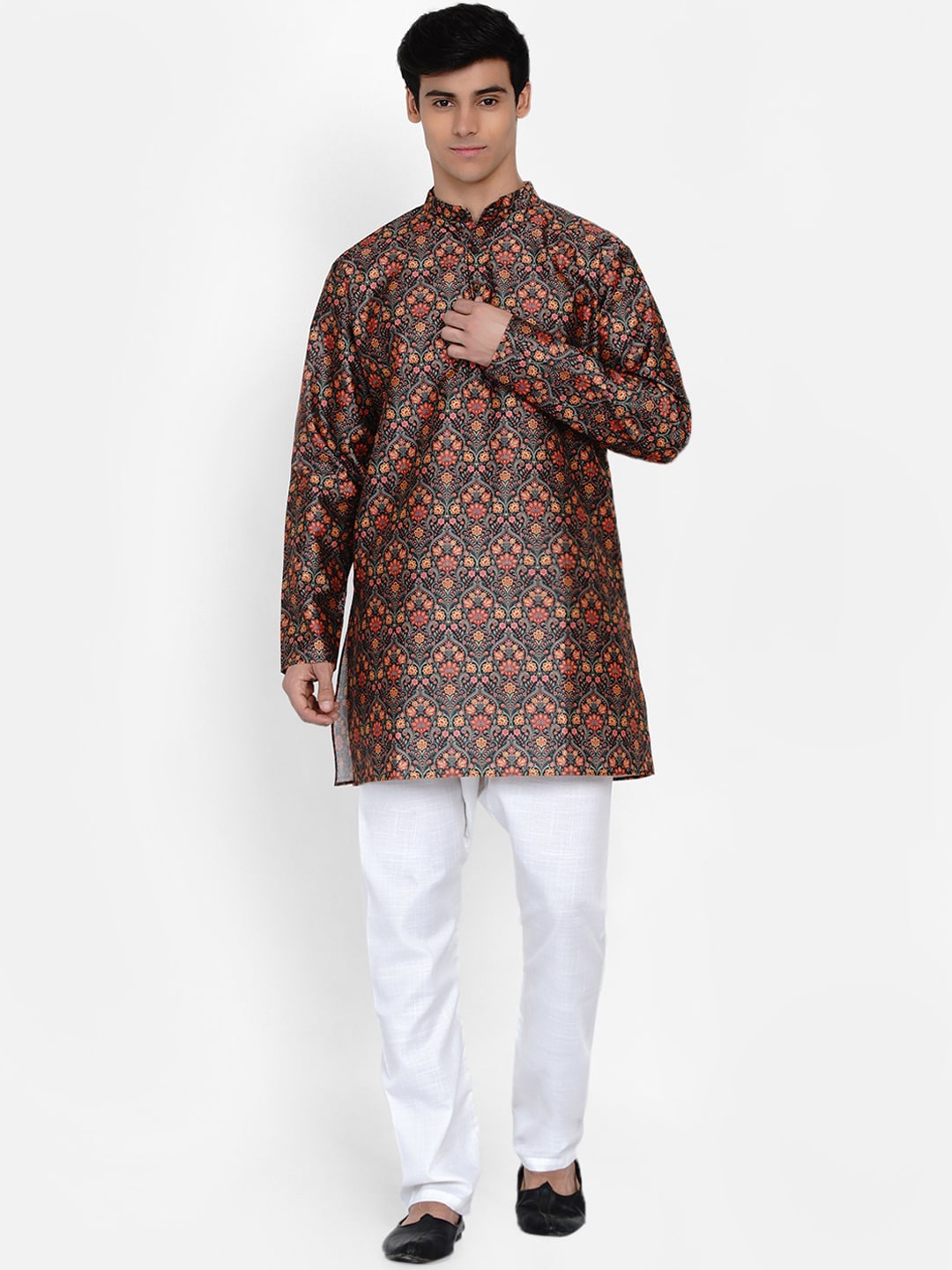 

Baawara By Bhama Men Green Floral Printed Angrakha Kurta with Pyjamas