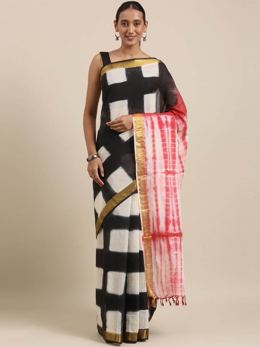 

The Chennai Silks Black & White Pure Geometric Printed Cotton Saree