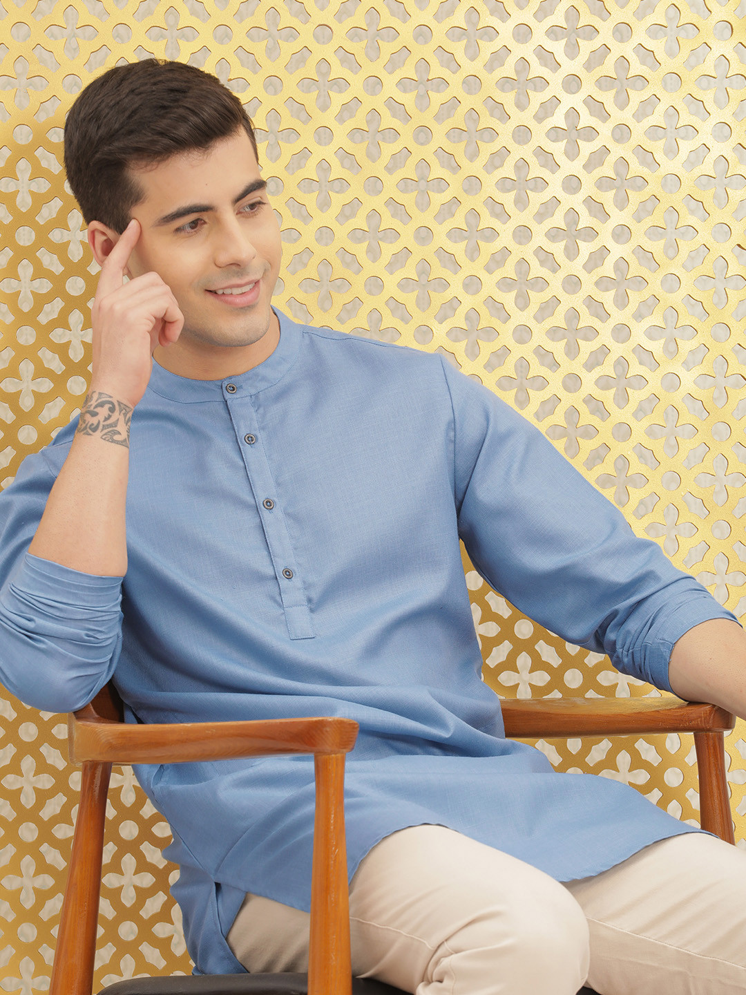 

Ode by House of Pataudi Men Blue Solid mandarian Collar Kurta