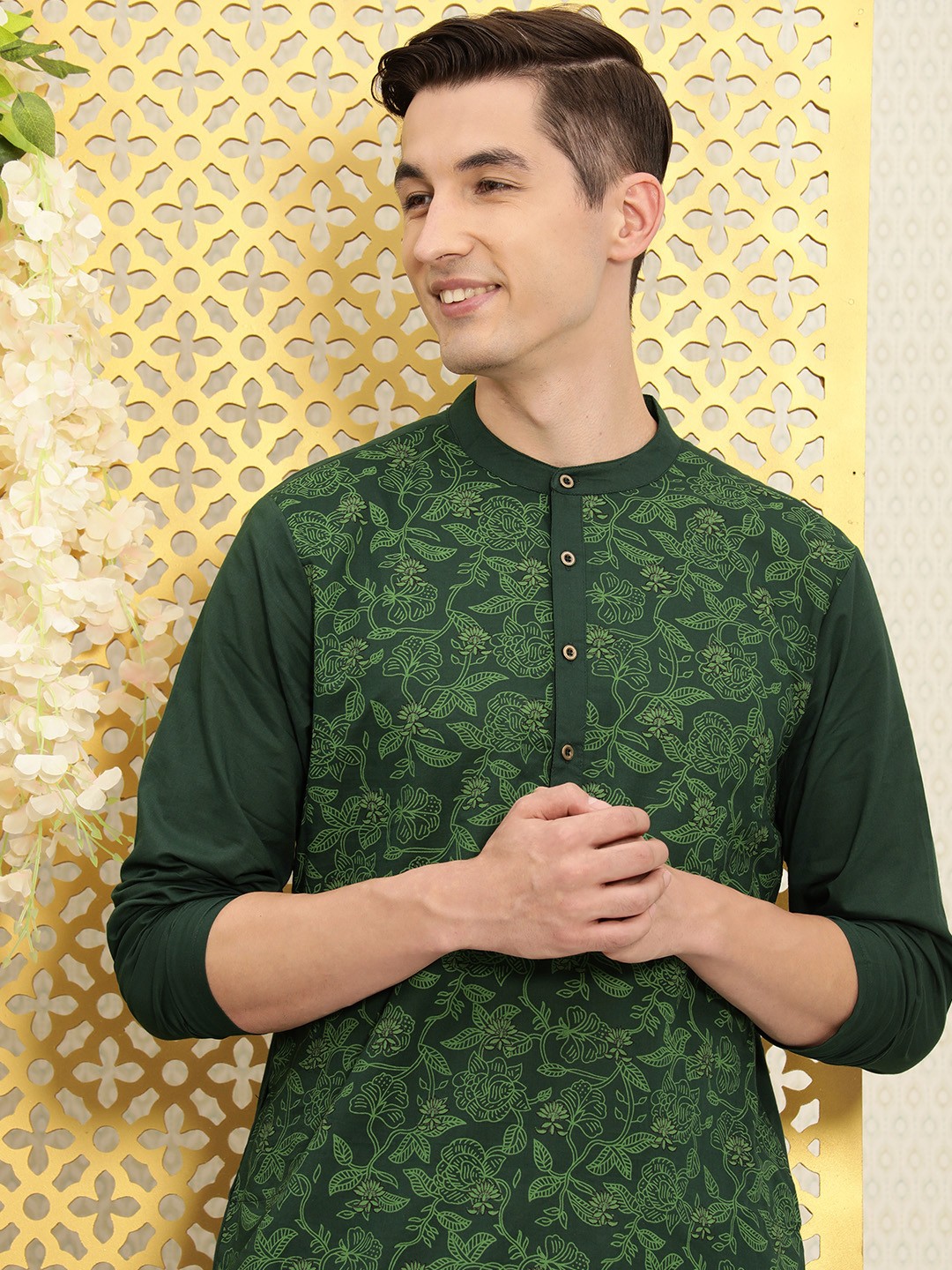 

Ode by House of Pataudi Men Green Floral Printed Floral Kurta