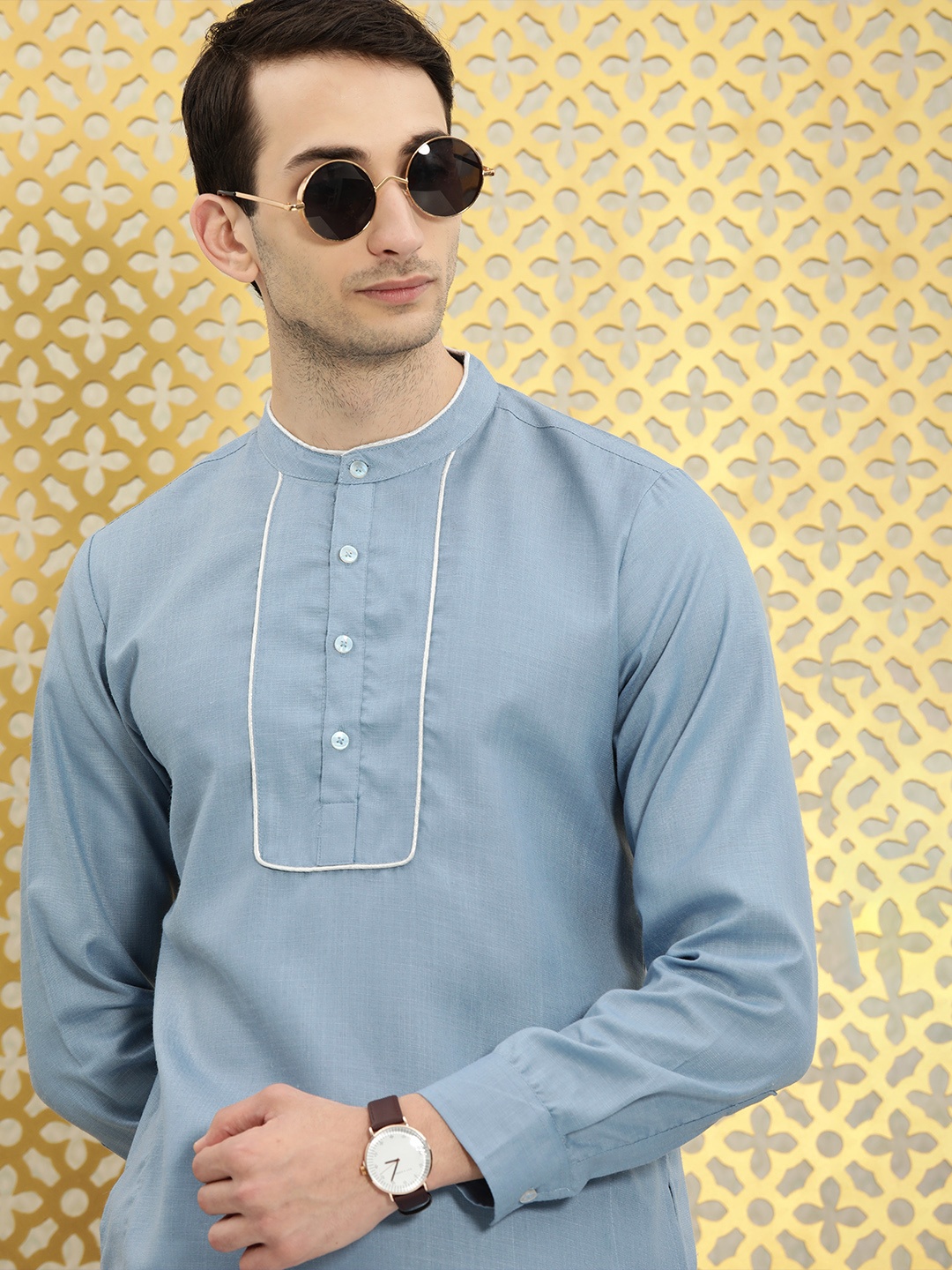 

Ode by House of Pataudi Men Blue Solid Mandarin Collared Kurta